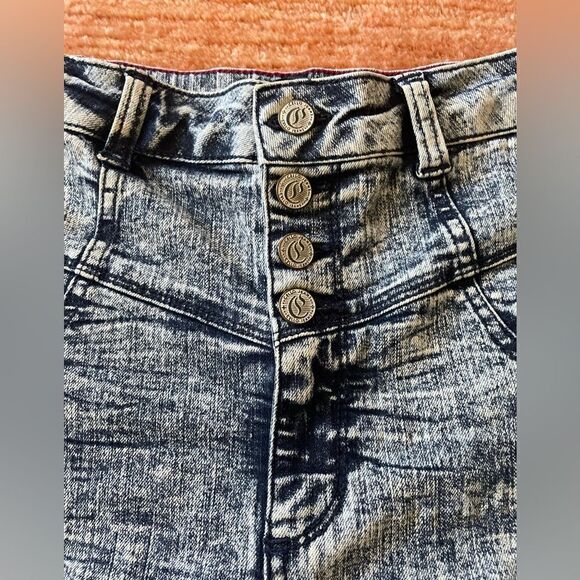 Classic Acid Wash High Waist  destroyed Jeans - Picture 5 of 11